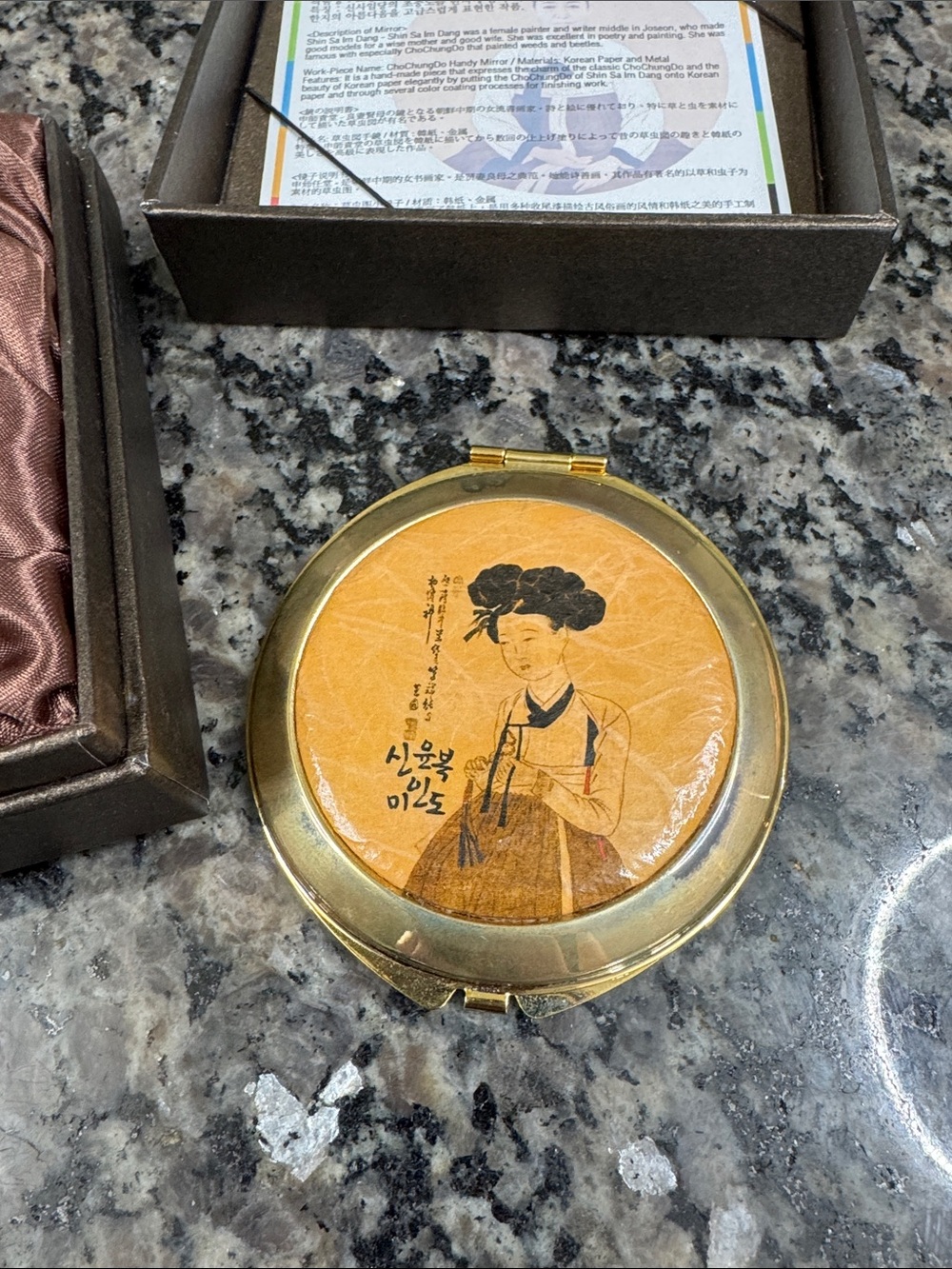 Galleryunsu leather and Gold Double-Sided Compact Mirror - Classic Round Design